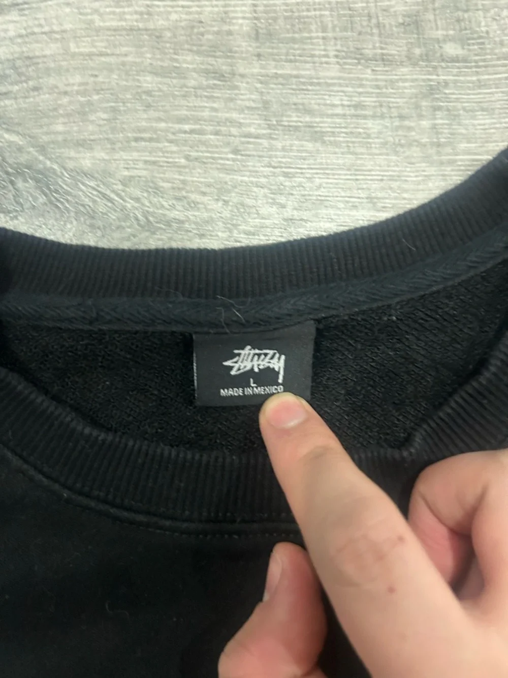 Stussy Black Crewneck Sweatshirt with White Logo Tag - Picture 3 of 3